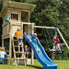 Durch die architektur des neuen terzerhauses können die eltern auf der terrasse sonne genießen und gleichzeitig ihre kinder am. Hochwertige Spielgerate Fur Den Garten Aus Holz Spiel Und Garten