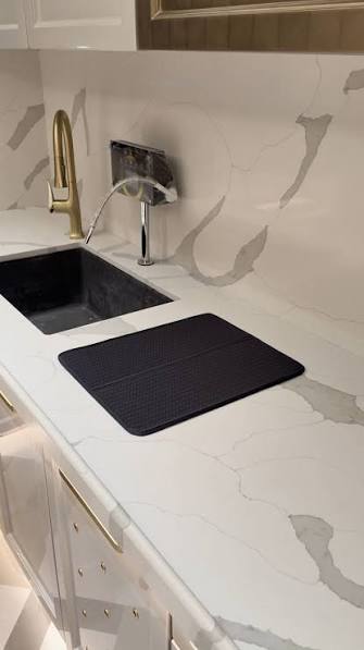 Keeping your sink area dry, clean and organised is actually a lot simpler  than you think. All it takes are the right accessories and a little bit of  planning. , Here's what works 👇, ✓ Start with ...