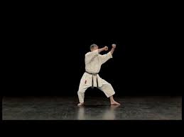 There are actually several examples of simultaneous block/strike techniques in heian nidan, the first and second moves, the third and fourth moves, many shotokan sensei have the uraken (back fist) hit, slightly before the yoko geri keage (side snap kick), but some shotokan sensei also teach the uraken. Kata Heian Nidan