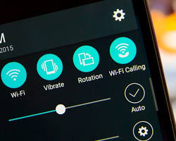 Smartphone displaying Docomo WiFi calling screenの画像