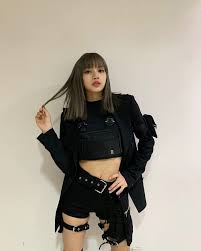 Kill this love is the title track for blackpink's second ep of the same name. Lisa Let S Kill This Blackpink Universal Francophone Facebook