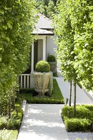I Like The Paving For Setting Off This Formal Garden Front Yard Landscaping Small Garden Design Courtyard Landscaping