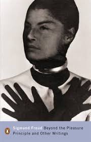 Modern Classics Beyond the Pleasure Principle: And Other Writings by  Sigmund Freud; Foreword by Mark Edmundson; John Reddick (Translator)