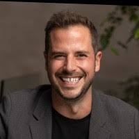 100+ perfiles de «Mcara»