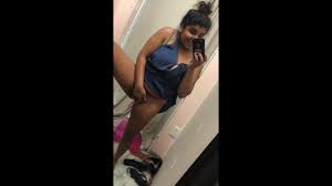 Masturbace v šatech za 200 $