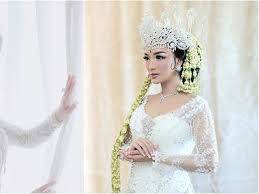 Provinsi yang masyarakat aslinya disebut masyarakat suku sunda ini dikenal telah memiliki peradaban yang cukup tinggi sejak masa silam. Potret Cantik 7 Seleb Kenakan Busana Adat Sunda Saat Menikah Anggun Banget Hot Liputan6 Com