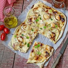 Many regard the flammkuchen or tarte flambée as a german pizza. Flammkuchen Mit Lauch Und Ziegenkase Aldi Rezeptwelt