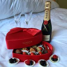 что подарить парню на 14 февраля день святого валентина Chto Podarit Parnyu Muzhu Na Den Svyatogo Valentina Den Svyatogo Valentina Zavtrak V Den Rozhdeniya Kapkejki