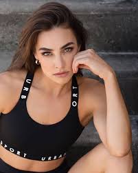 Felicidades a la nueva #MissAustralia @moniqueeriley! Monique Riley es de  Queensland, tiene 27 años de edad y representará a su país en el próximo  #MissUniverso. 🎉👏🇦🇺 ¿Qué les parece? ▫️ Congrats to