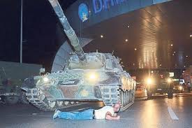 Tbmm başkanvekili ahmet aydın, sergide yatığı açıklamada, fotoğrafları gördüğünde 15 temmuz gecesi yaşanılan anların tazelendiğini ve bir milletin kahramanlık destanı yazdığını söyledi. 15 Temmuz Fotograflari 81 Ilde Vatandasla Bulusuyor Cumartesi Haberleri