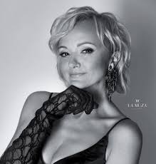 Dziewczyny, Pięknie jest być ujętą w migawce aparatu La Muza Fotografia  ❤️📸 Wiola ma niezwykły talent wydobywania z kobiet subtelności i  kobiecości, więc jeśli chciałybyście urządzić sesję foto dla siebie, mamy,  przyjaciółki,