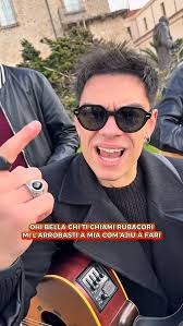 Ecco un assaggio del delirio che vi aspetta! 😂 ​Qualcuno ha detto...  "Brindisi"? 🤫🍾 ​Non potevamo lanciare il videoclip ufficiale di ANEMA  CRIDE del 2 Ottobre senza l'esilarante brindisi in dialetto lucerino