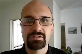 Un atril para un médico antiderechos en Tucumán