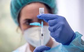 Los efectos de grado 3 (graves) con una frecuencia mayor o igual al 2% después de la en septiembre, astrazeneca y oxford interrumpieron los ensayos clínicos de su vacuna ante una reacción adversa de un participante. Coronavirus Los Efectos Secundarios Mas Comunes De Las Vacunas Pfizer Moderna Y Astrazeneca Diario Sur