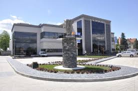 The only way is up, baby. Nowoczesny Budynek Kina I Teatru Przy Firmie Bruk Bet W Niecieczy Tarnow Nasze Miasto