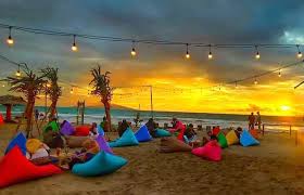Pantai laguna teluk kiluan yang memiliki batu karang yang keras, ombak besar yang dahsyat, cekungan air yang indah, disanalah suasana fantastik. 11 Wisata Pantai Di Kalianda Lampung Selatan Yang Memikat Hati Tempat Wisata Lampung