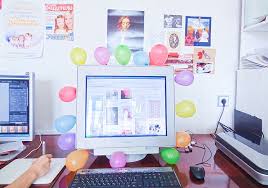Birthday Surprise For Husband At Work Vivcharya V Sadochku V Tihomu Kutochku Zhde Divchina Zhde Budni Office Birthday Decorations Office Birthday Creative Birthday Gifts