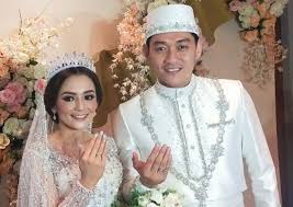 Beberapa waktu lalu, ifan mengunggah potret kedekatannya bersama anak citra monica lewat instagram pribadinya. 6 Fakta Pernikahan Ifan Seventeen Dan Citra Monica Ditri News