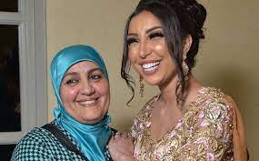 مشاهدة وتحميل مسلسل الجريمة اللبناني 2020 عشرين عشرين الحلقة 2 الثانية كاملة بطولة نادين نسيب نجيم وقصي الخولي وتدور القصة حول نقيب في الجيش تدعي سما. Ø¨Ø¹Ø¯ Ø­Ø¨Ø³Ù‡Ø§ ÙˆØ§Ù„Ø¯Ø© Ø¯Ù†ÙŠØ§ Ø¨Ø·Ù…Ø© ØªÙ†Ø´Ø± ØµÙˆØ±Ø© Ù„Ø§Ø¨Ù†ØªÙ‡Ø§ ÙˆÙ‡ÙŠ ØªØ¨ÙƒÙŠ Ø´Ø§Ù‡Ø¯ Ø§Ù„Ù‚Ø¯Ø³ Ø§Ù„Ø¹Ø±Ø¨ÙŠ