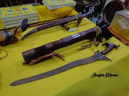 Keris panjang diraja alat utama pertabalan yang di pertuan agong. Keturunan Tok Kepau Sundang Bugis Raja Laut