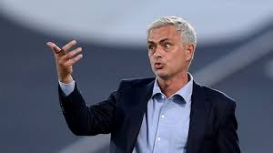İtalyan basını, roma'nın mourinho ile anlaşmasını sansasyonel olarak duyurdu. Jose Mourinho To Take The Reins At Roma