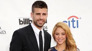 İkili, 2010 yılında shakira'nın waka waka (this time for africa) şarkısının klip çekimlerinde tanışmışlar. Gerard Pique Shakira Split After 6 Years Hollywood Life