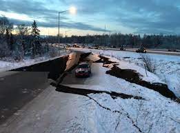 9.2 şiddetinde meydana gelen dünyanın ikinci en şiddetli depremi alaska'da yaşanmış yaklaşık 3 dakika sürmüştür ve bu depremde 128 kişi hayatını kaybetti Abd Nin Alaska Eyaleti Ndeki Deprem Insanlari Korkuttu Panorama News
