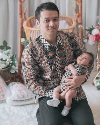 Doa meminta anak sholeh, doa menyembelih hewan, doa kumpulan doa aqiqah: Kompak Pakai Batik Ini 3 Potret Acara Aqiqah Anak Vicky Shu Matamata Com