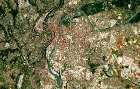 Image satellite & carte routière, plan des villes. Une Photo Satellite Renversante De Lyon Vue De L Espace