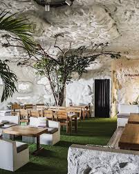 Kirman calyptus resort & spa otelini mi arıyorsunuz? Restoran Gua Pertama Di Indonesia Pengalaman Makan Unik Di Goldstar360cafe Dengan Konsep Gua Yang Didomi Dekorasi Rumah Elegan Restoran Dekorasi Rumah