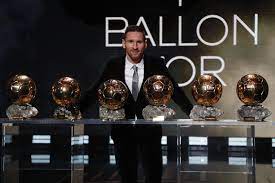 Lionel messi, cristiano ronaldo og luka modric er de seneste vindere af prisen, mens også ronaldinho, kaka, pavel nedved, michel platini og marco van basten har fået den store hæder. Leo Messi Wins Ballon D Or Number Six