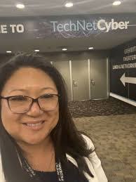 Elizabeth Eakes's Instagram, Twitter & Facebook