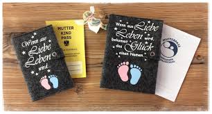 Wann bekommt man den mutterpass? Mutterpasshulle Deluxe Wenn Aus Liebe Leben Wird Mit Extra Fachern Und Verschluss Aus 100 Wollfilz In Deutschland Hergestellt Grau Nur Passend Fur Den Deutschen Mutterpass Amazon De Baby