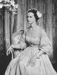9 Gorgeous Wedding Gowns Worn By The Vanderbilts The Astors And The Rockefellers Stunning Wedding Dresses Gloria Vanderbilt Beautiful Beach Wedding