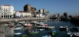 Hay recepción 24 horas, lavandería y servicio de habitaciones en el alojamiento. Hotel Las Rocas Playa En Castro Urdiales Web Oficial