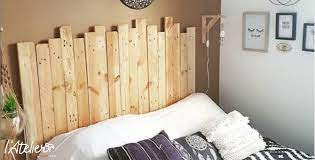Pour donner un aspect moins brut et plus propre à votre tête de lit, il vous faut couper les extrémités des lattes que vous venez de démanteler. Realiser Une Tete De Lit En Bois De Palette L Atelier By Brico Prive