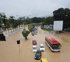 Katanya seramai 22 mangsa banjir termasuk seorang bayi perempuan berusia enam bulan daripada empat keluarga ditempatkan di dewan orang ramai. Penang Kini Banyak Sekali Kawasan Yang Ditenggelami Facebook
