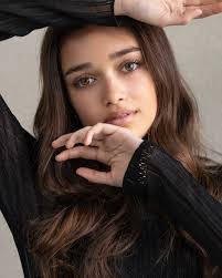 Lily Harper's Instagram, Twitter & Facebook