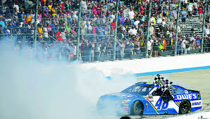 The nascar cup race at dover international speedway is underway after a rainout forced the first monday race of the season. Nascar Changes Rules To Try To Improve Short Track Racing West Hawaii Today