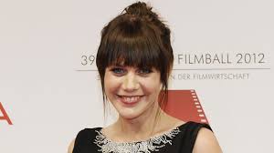 With almila bagriacik, hilmi sözer, felicitas woll, noë chalkidis. Felicitas Woll Bilder Infos Biografie