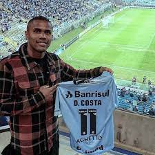 Douglas costa foi relacionado para os próximos dois jogos do grêmio pelo campeonato brasileiro. Memes Da Copa Douglas Costa Torcendo Para O Gremio Facebook
