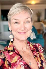 Amanda Elledge's Instagram, Twitter & Facebook