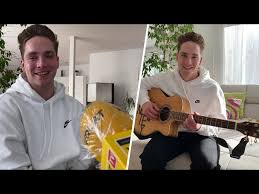 View latest noah küng information, news & photos. Noah 20 Aus Lustenau Landle Songwriter Und Kicker Bei Starmania Lustenau Vol At
