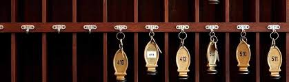 Le concierge de luxe exauce les vœux des clients, des plus simples aux plus incroyables : Concierge D Hotel Metier Etudes Diplomes Salaire Formation Cidj
