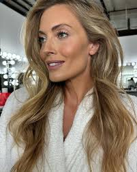 Wrapping up such a nice start to the week down in NC with the amazing ⭐️💕  @stew.art.hough & team 💆🏼‍♀️💄😘 #grateful #lovemyjob  @newyorkmodelsdirect @juicynyc 🙏🏻