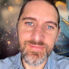 Neil Maxwell's Instagram, Twitter & Facebook