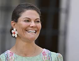 🇸🇪👑 Much of the Swedish royal family is gathered to celebrate Crown  Princess Victoria's 48th birthday. . . . #princessestelle  #prinsessanestelle #princessestelleofsweden #swedishroyalfamily  #swedishroyals #kungahuset #kungafamiljen #kingcarlgustaf ...