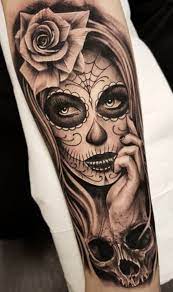 This pinup looks a little like the previous tattoo sugar skull, when she had a little bit more meat on her bones. Dia De Los Muertos Tattoo C Sweden Gothia Ink Death Tattoo Day Of Dead Tattoo Tattoos