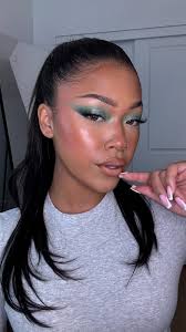 Emerald eyes 🤩 using @hungvanngo new eyeshadow palettes ,