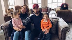 Maç sonunda sahaya inen ebru şancı, eşini öpücüklere boğdu. Ebru Sanci Kimdir Esi Alpaslan Ozturk Kimdir Kac Yasinda Magazin Haberleri